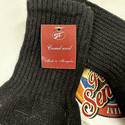 Kupranugario vilnos pirštinės.