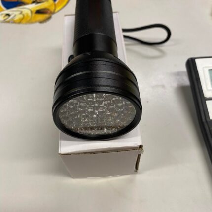 Galingas rankinis UV prožektorius (parduodamas be baterijų)