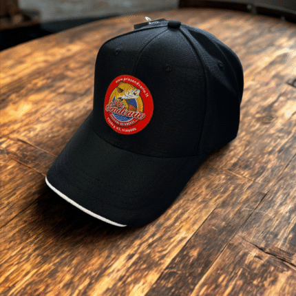 Prie Sendvario Kepurė Juoda Su Baltu Snapeliu